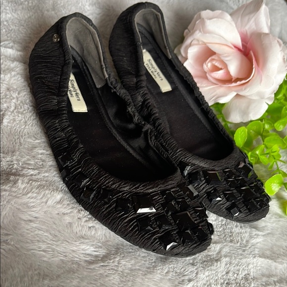 Simply Vera Vera Wang Black Flats with Woven Design - Picture 5 of 8